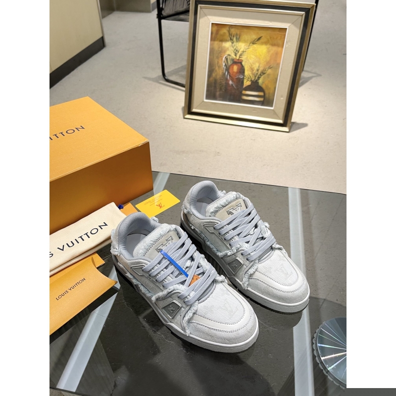 l**is V*t*n sneakers